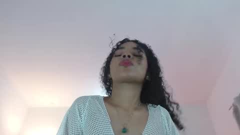 Snapshot of lucie_petite chatting on January 12, 6:48 pm Lucie - online show from January 12, 6:48 pm
