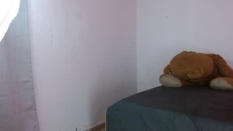 Snapshot of lucie_petite chatting on February 1, 7:34 pm Lucie - online show from February 1, 7:34 pm
