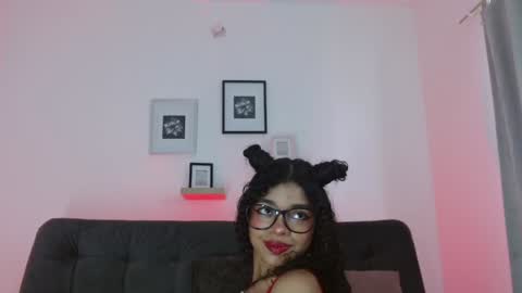 Snapshot of lucie_petite chatting on February 2, 6:42 pm Lucie - online show from February 2, 6:42 pm