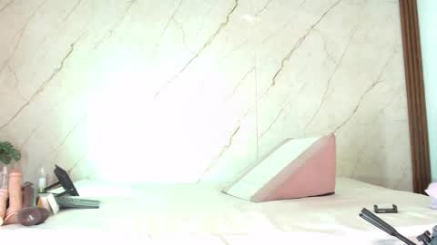 Lucianamorena  online show from October 9, 1:37 pm