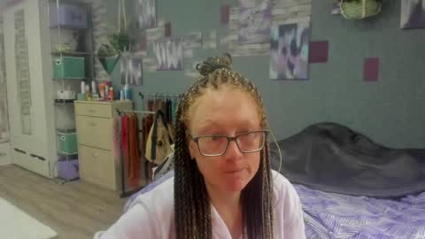 lucky_licky20 online show from May 24, 3:38 am