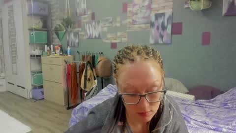 lucky_licky20 online show from May 23, 3:27 am