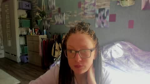 lucky_licky20 online show from May 25, 3:49 am