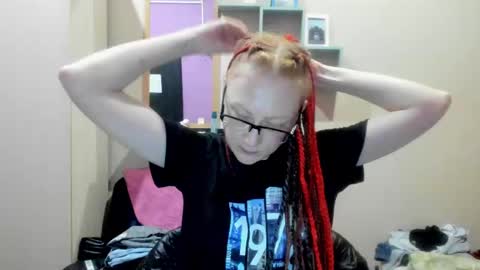 lucky_licky20 online show from March 6, 3:35 am