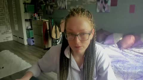lucky_licky20 online show from May 29, 2:42 am