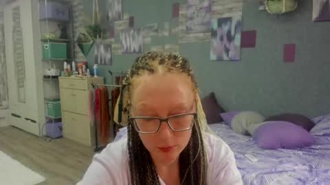 lucky_licky20 online show from May 22, 3:26 am