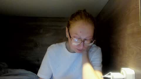 lucky_licky20 online show from February 1, 4:35 am