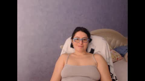 Snapshot of luckylinda23 chatting on February 25, 8:11 pm luckylinda23 online show from February 25, 8:11 pm