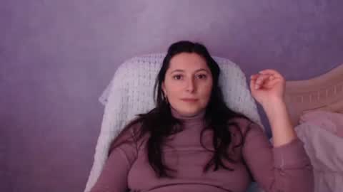 luckylinda23 online show from April 2, 4:15 pm