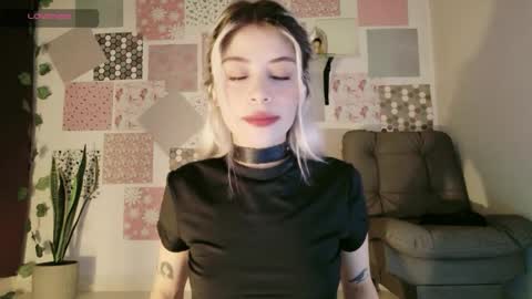 luckysapphire777 online show from June 6, 1:28 pm