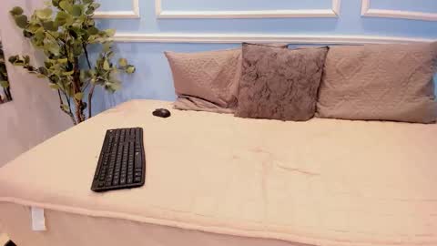 lucy_canel online show from November 2, 7:39 pm