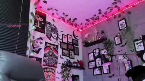 lucyfer online show from July 13, 11:05 pm