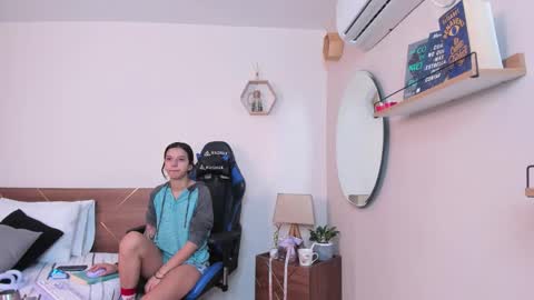 Snapshot of lucy_ferreiraa chatting on October 14, 6:05 am Your Lucy online show from October 14, 6:05 am