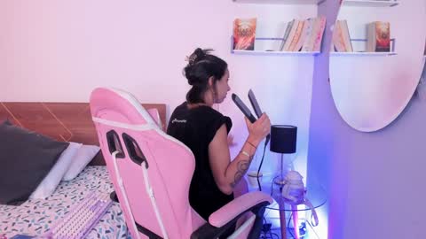 Snapshot of lucy_ferreiraa chatting on February 5, 4:16 am Your Lucy online show from February 5, 4:16 am