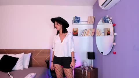 Snapshot of lucy_ferreiraa chatting on March 7, 6:13 am Your Lucy online show from March 7, 6:13 am