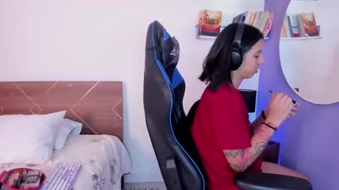 Snapshot of lucy_ferreiraa chatting on March 9, 7:59 pm Your Lucy online show from March 9, 7:59 pm
