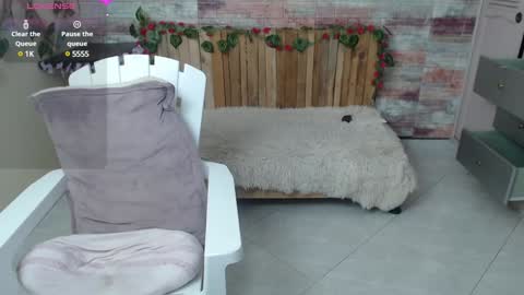 Snapshot of lucy_joi chatting on December 2, 7:10 am Luciana online show from December 2, 7:10 am