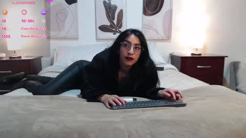 Snapshot of lucy_joi chatting on February 3, 1:30 am Luciana online show from February 3, 1:30 am