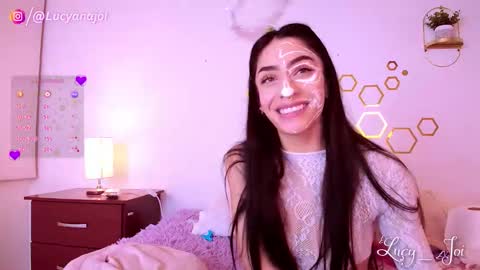 Snapshot of lucy_joi chatting on October 19, 4:14 am Luciana online show from October 19, 4:14 am