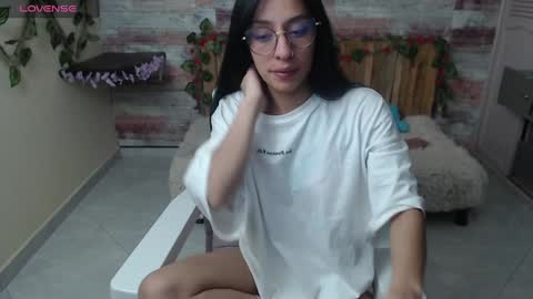 Snapshot of lucy_joi chatting on January 3, 4:22 am Luciana online show from January 3, 4:22 am
