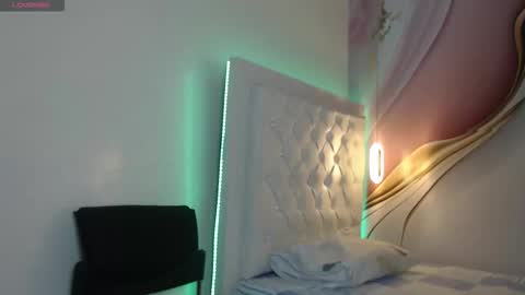 Snapshot of lucy_milf_474 chatting on October 1, 12:43 pm Lucy online show from October 1, 12:43 pm