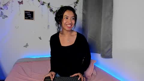 Snapshot of lucygarciia chatting on January 15, 12:41 am Lucy online show from January 15, 12:41 am