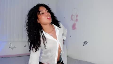 Lucy online show from November 28, 4:26 am