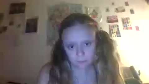 lucylovesflowers online show from July 28, 7:17 am