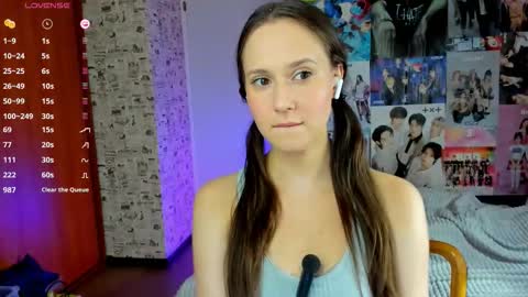 Snapshot of lucyrose33 chatting on September 21, 3:43 pm Lucy Rose online show from September 21, 3:43 pm
