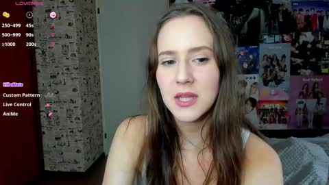 Snapshot of lucyrose33 chatting on October 13, 4:15 am Lucy Rose online show from October 13, 4:15 am