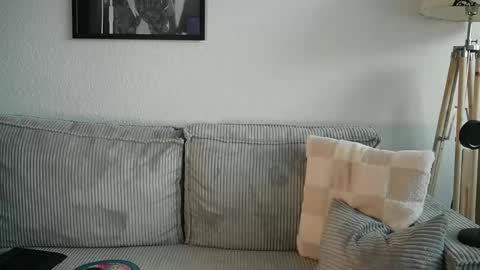 lucyxlou online show from February 4, 1:36 pm