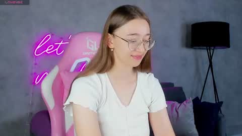Lucy online show from June 29, 1:12 am