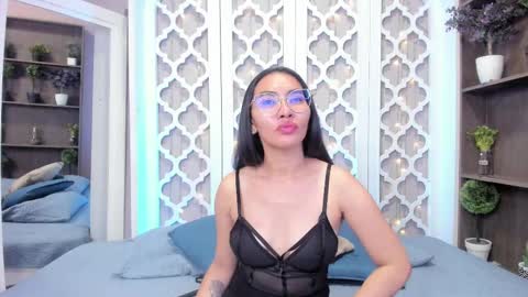Snapshot of lucyy_liiu chatting on March 7, 12:15 am Lucy Liiu online show from March 7, 12:15 am