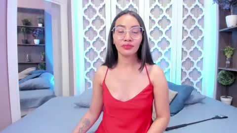 Snapshot of lucyy_liiu chatting on March 1, 8:31 pm Lucy Liiu online show from March 1, 8:31 pm