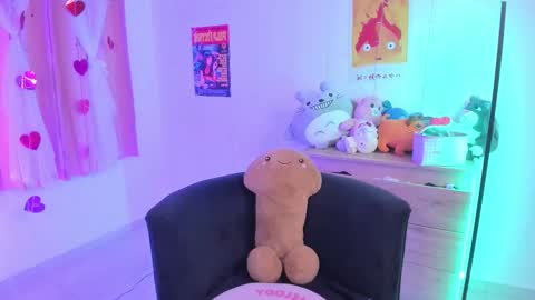 Snapshot of lucyy_peach chatting on September 25, 1:15 am LUCYY FROM HOME online show from September 25, 1:15 am
