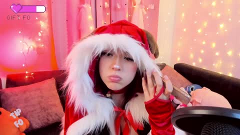 Snapshot of lucyy_peach chatting on December 24, 2:10 am LUCYY FROM HOME online show from December 24, 2:10 am