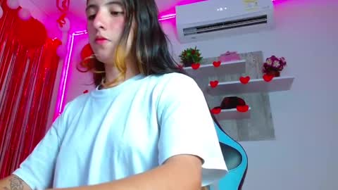 Snapshot of lucyy_start chatting on February 19, 7:48 pm LUCY online show from February 19, 7:48 pm