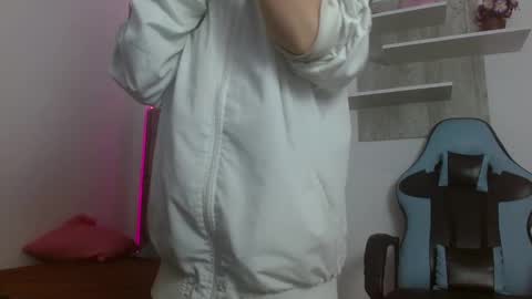 Snapshot of lucyy_start chatting on February 9, 11:58 am LUCY online show from February 9, 11:58 am