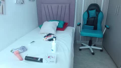 Snapshot of lucyy_start chatting on December 28, 1:17 pm LUCY online show from December 28, 1:17 pm