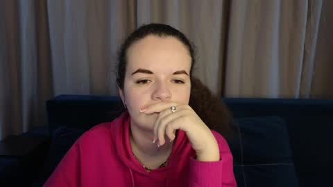 Snapshot of luisa_rosee chatting on February 15, 1:27 pm Luisa Rosee online show from February 15, 1:27 pm