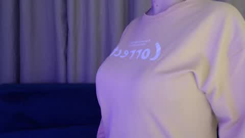 Snapshot of luisa_rosee chatting on March 6, 9:42 pm Luisa Rosee online show from March 6, 9:42 pm