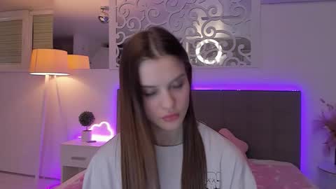 LuisaClover online show from April 12, 8:22 pm