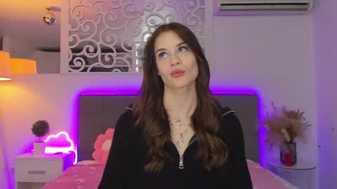 LuisaClover online show from February 19, 1:54 pm