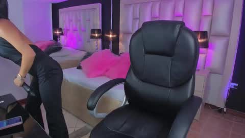 Luisa  online show from January 8, 8:02 pm