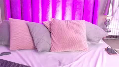 Snapshot of luisajonnes_ chatting on October 15, 6:32 pm Luisa online show from October 15, 6:32 pm