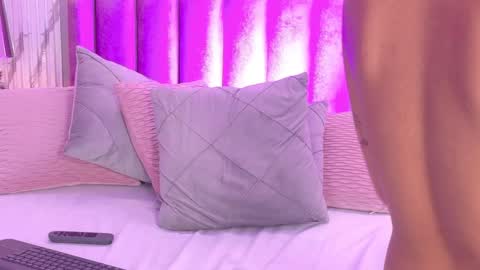 Snapshot of luisajonnes_ chatting on October 14, 5:37 pm Luisa online show from October 14, 5:37 pm