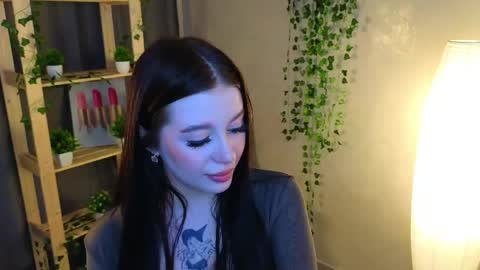 Cutie Lui online show from June 1, 6:37 am