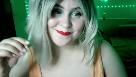 lulovia online show from March 30, 11:37 pm