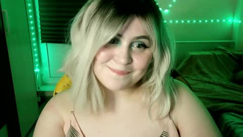 lulovia online show from April 1, 10:18 pm