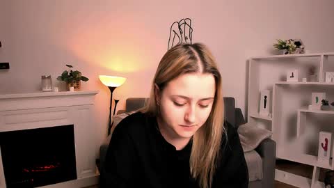 Lily online show from April 10, 9:21 pm